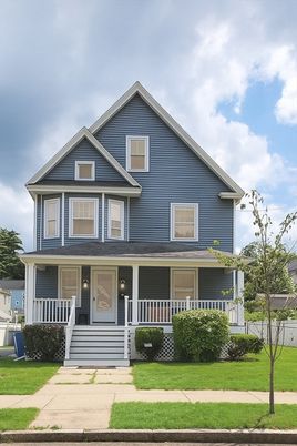 Exterior, Facade, Queen Anne Victorian