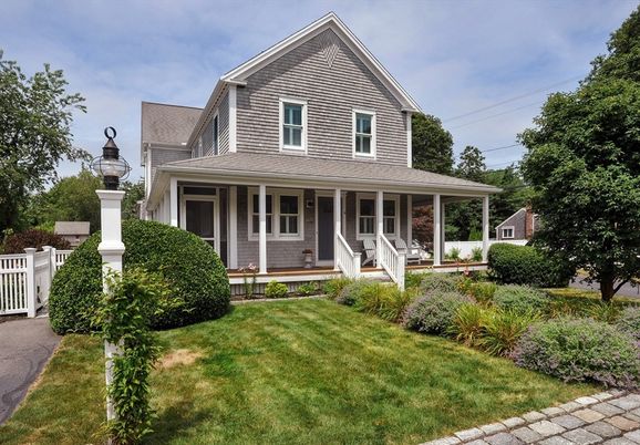 Exterior, Facade, Queen Anne Victorian