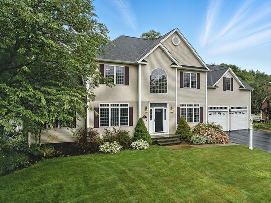 Attached, Exterior, Facade, Farmhouse