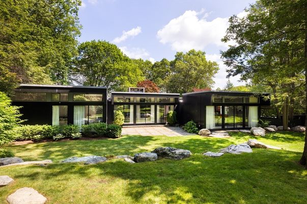 Backyard, Exterior, Facade, Modern