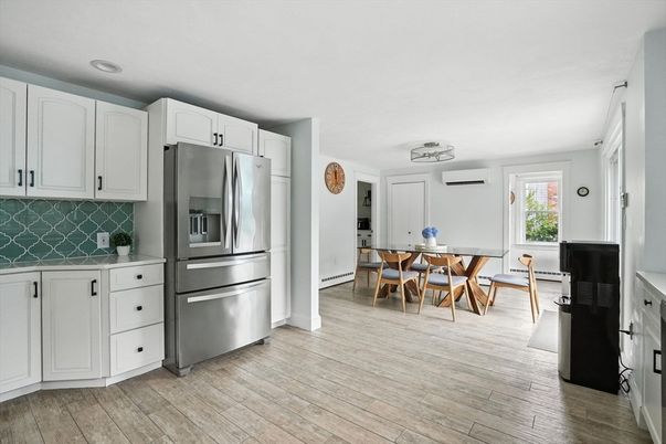 Dining room, Interior, Kitchen, Recessed Lighting, Wood Texture Flooring