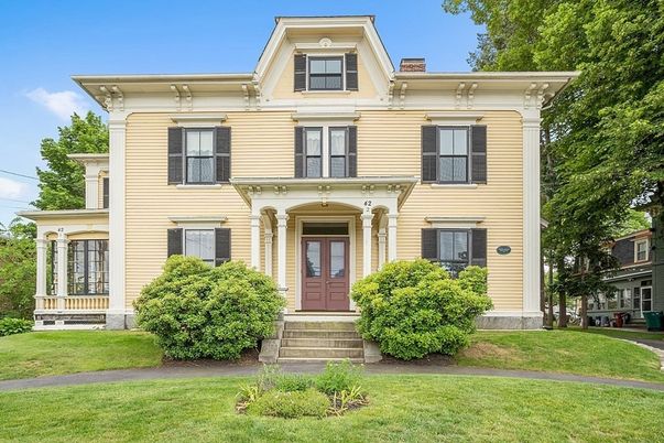 Exterior, Facade, Queen Anne Victorian