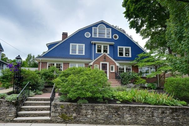 Exterior, Facade, Brick Facade, Queen Anne Victorian