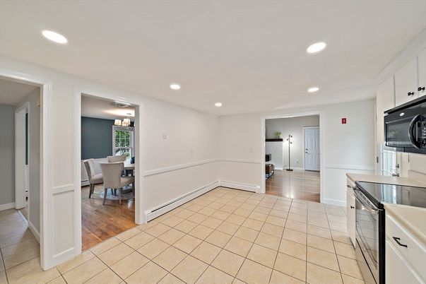 Dining room, Interior, Kitchen, Recessed Lighting, Wood Texture Flooring