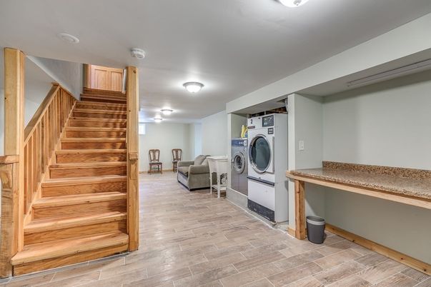 Interior, Utility Closets, Washer, Wood Texture Flooring