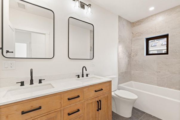 Bathroom, Dual Sink Vanities, Interior, Recessed Lighting