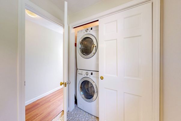 Interior, Utility Closets, Washer, Wood Texture Flooring