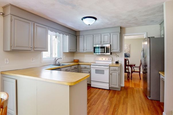 Dining room, Interior, Kitchen, Stainless Steel Appliances, Wood Texture Flooring