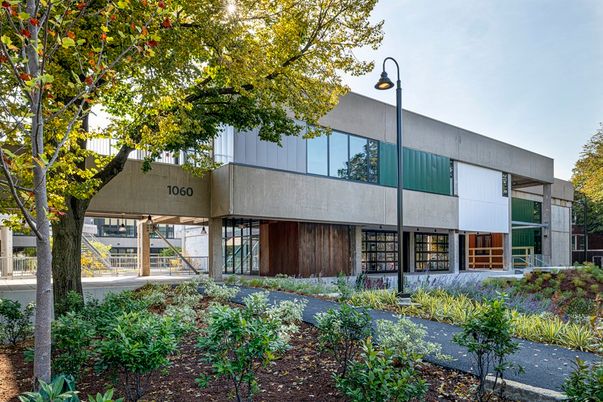 Exterior, Facade, Modern