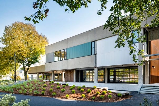 Exterior, Facade, Modern