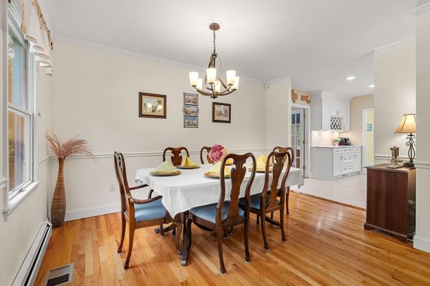 Chandelier, Dining room, Interior, Recessed Lighting, Wood Texture Flooring