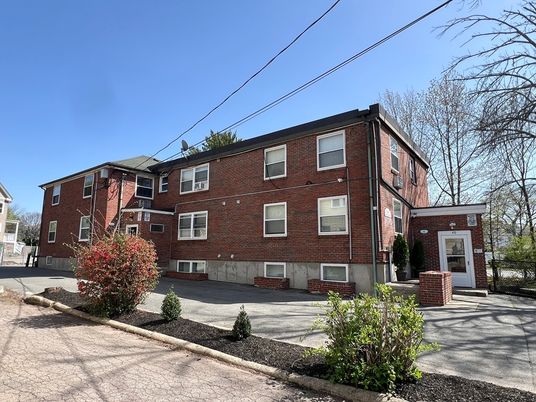 Exterior, Facade, Brick Facade, Rowhouse