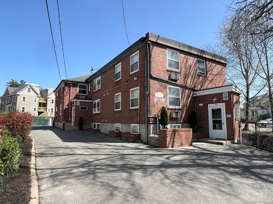 Exterior, Facade, Brick Facade, Rowhouse