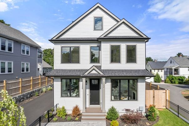 Exterior, Facade, Queen Anne Victorian