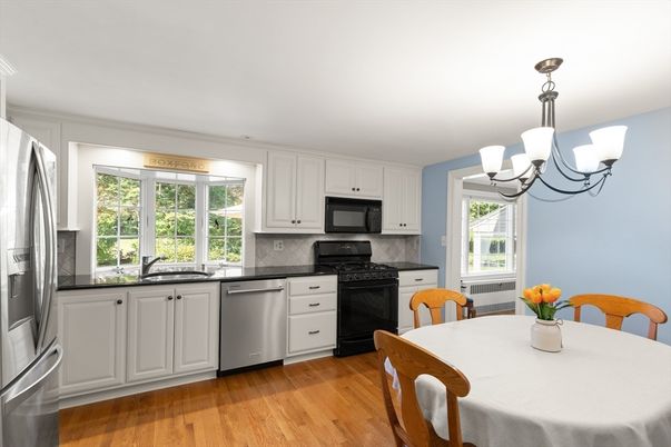 Chandelier, Dining room, Interior, Kitchen, Wood Texture Flooring