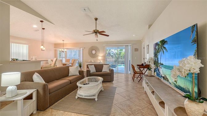 Dining room, Interior, Living room, Pendant Lights, Recessed Lighting