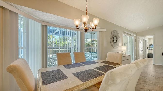 Chandelier, Dining room, Interior