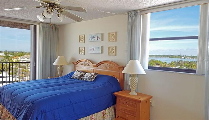 Bedroom, Interior, Water