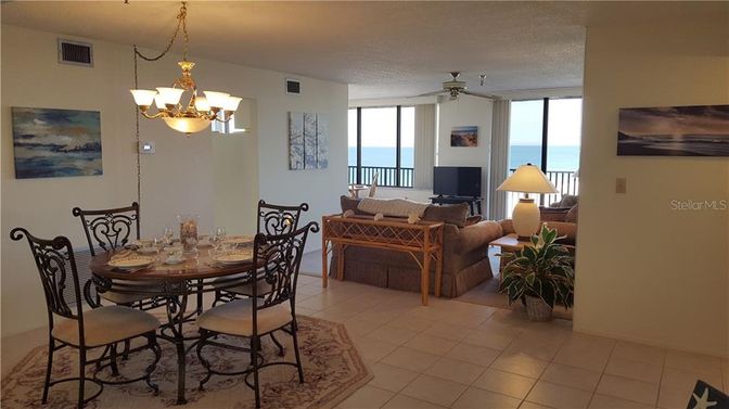 Chandelier, Dining room, Interior, Living room, Water
