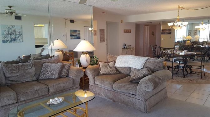Chandelier, Dining room, Interior, Living room