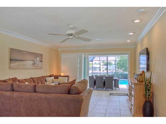 Dining room, Interior, Living room, Recessed Lighting