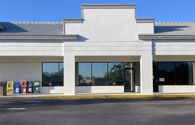 Exterior, Facade, Modern