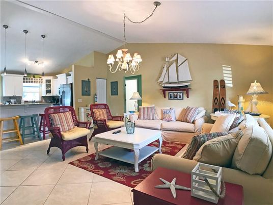 Chandelier, Interior, Kitchen, Living room, Pendant Lights