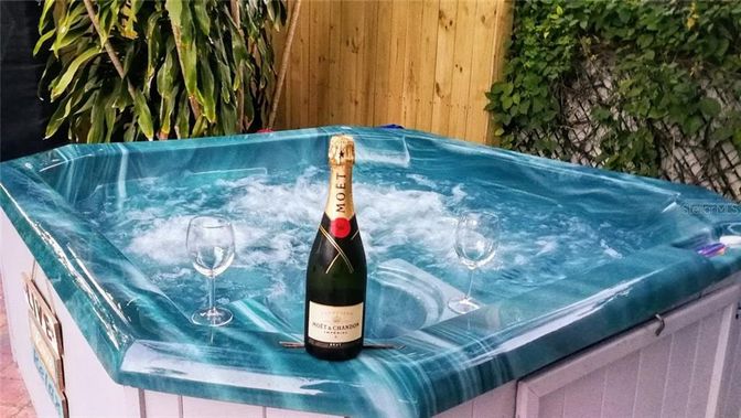 Exterior, Hot Tub
