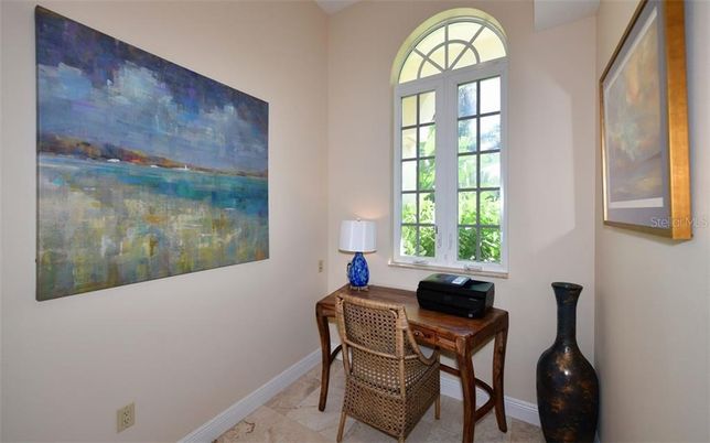Home Office, Interior