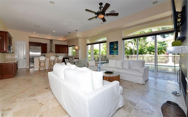 Dining room, Interior, Kitchen, Living room, Pendant Lights, Recessed Lighting, Stainless Steel Appliances