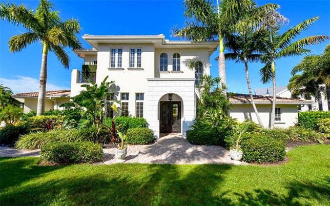 Backyard, Exterior, Facade, Mediterranean