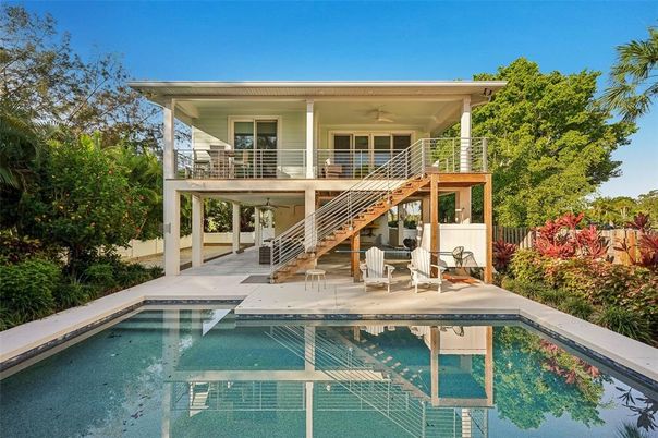 Exterior, Pool