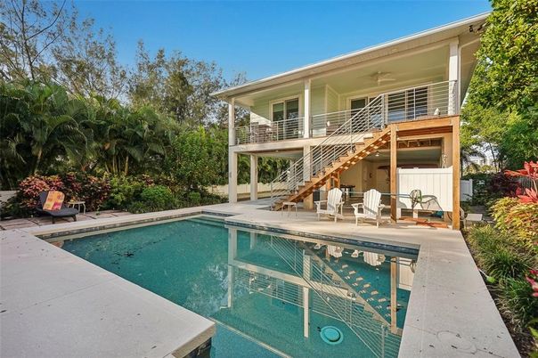 Exterior, Pool