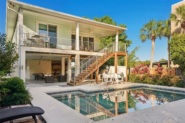 Exterior, Pool