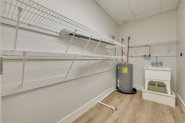 Interior, Walk-in Closets, Wood Texture Flooring