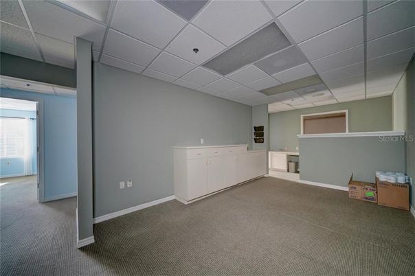 Empty room, Interior