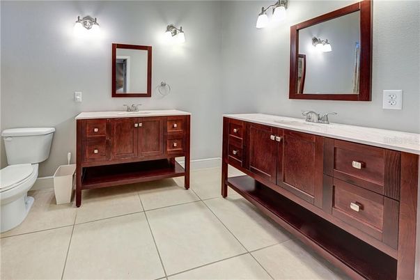 Bathroom, Dual Sink Vanities, Interior
