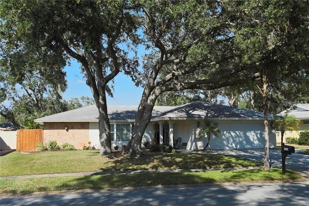 Attached, Exterior, Facade, Ranch