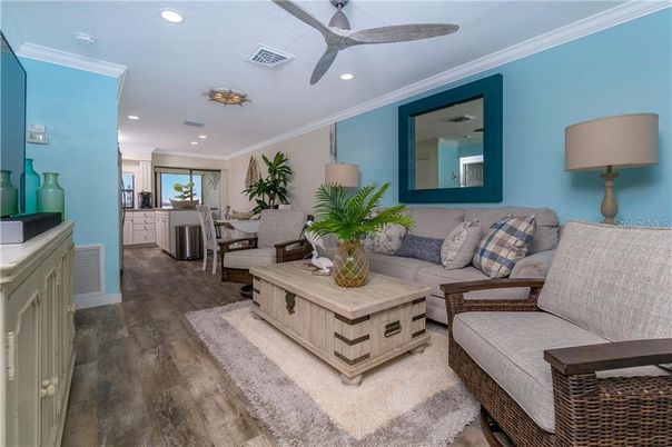Interior, Kitchen, Living room, Recessed Lighting, Wood Texture Flooring