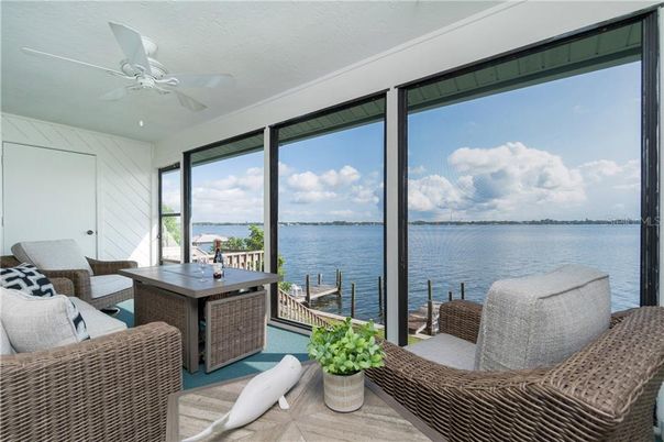 Interior, Sun Room, Water