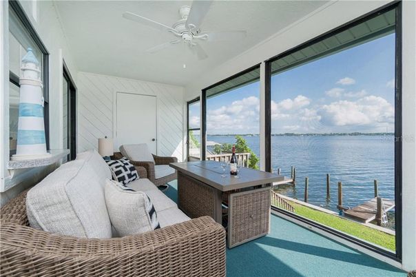 Interior, Sun Room, Water