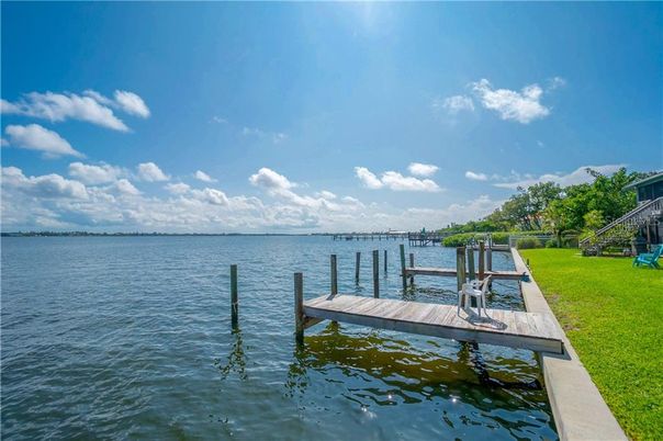 Exterior, Lake