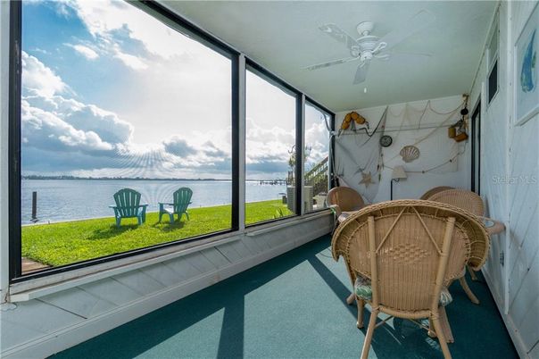 Interior, Sun Room, Water