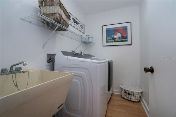 Interior, Washer, Wood Texture Flooring