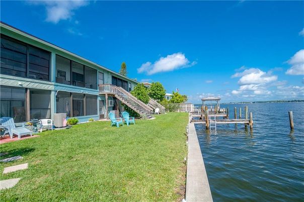 Exterior, Lake
