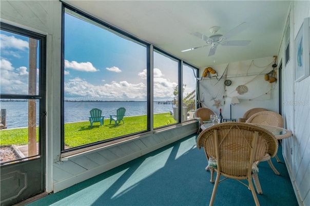 Interior, Sun Room, Water