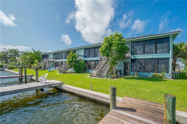 Exterior, Lake