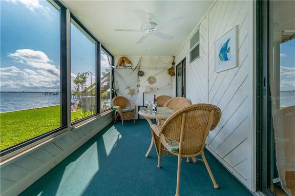 Interior, Sun Room, Water