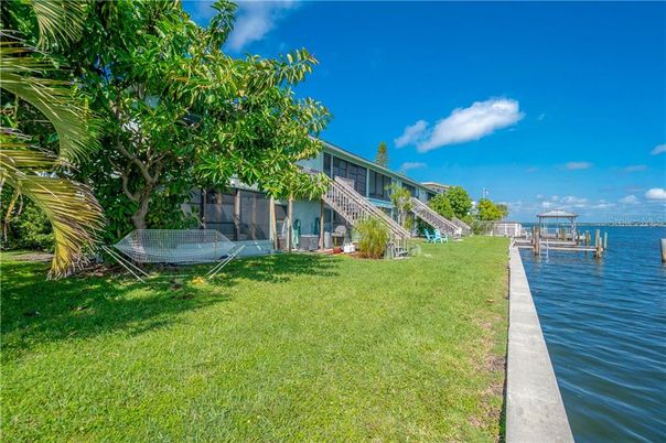 Exterior, Lake