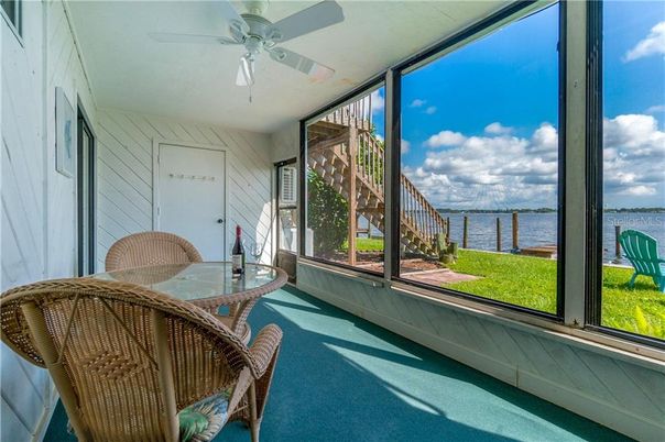 Interior, Sun Room, Water